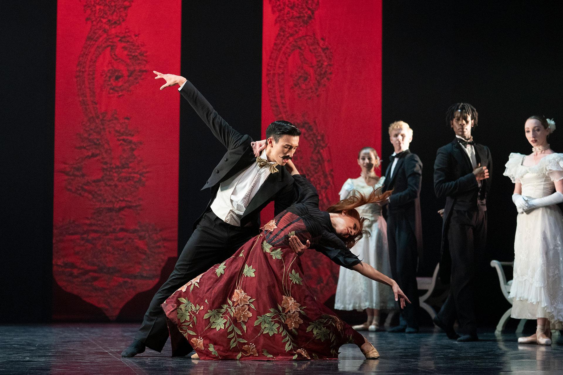 Arthur dances with Lucy, unaware of her being under Dracula's spell