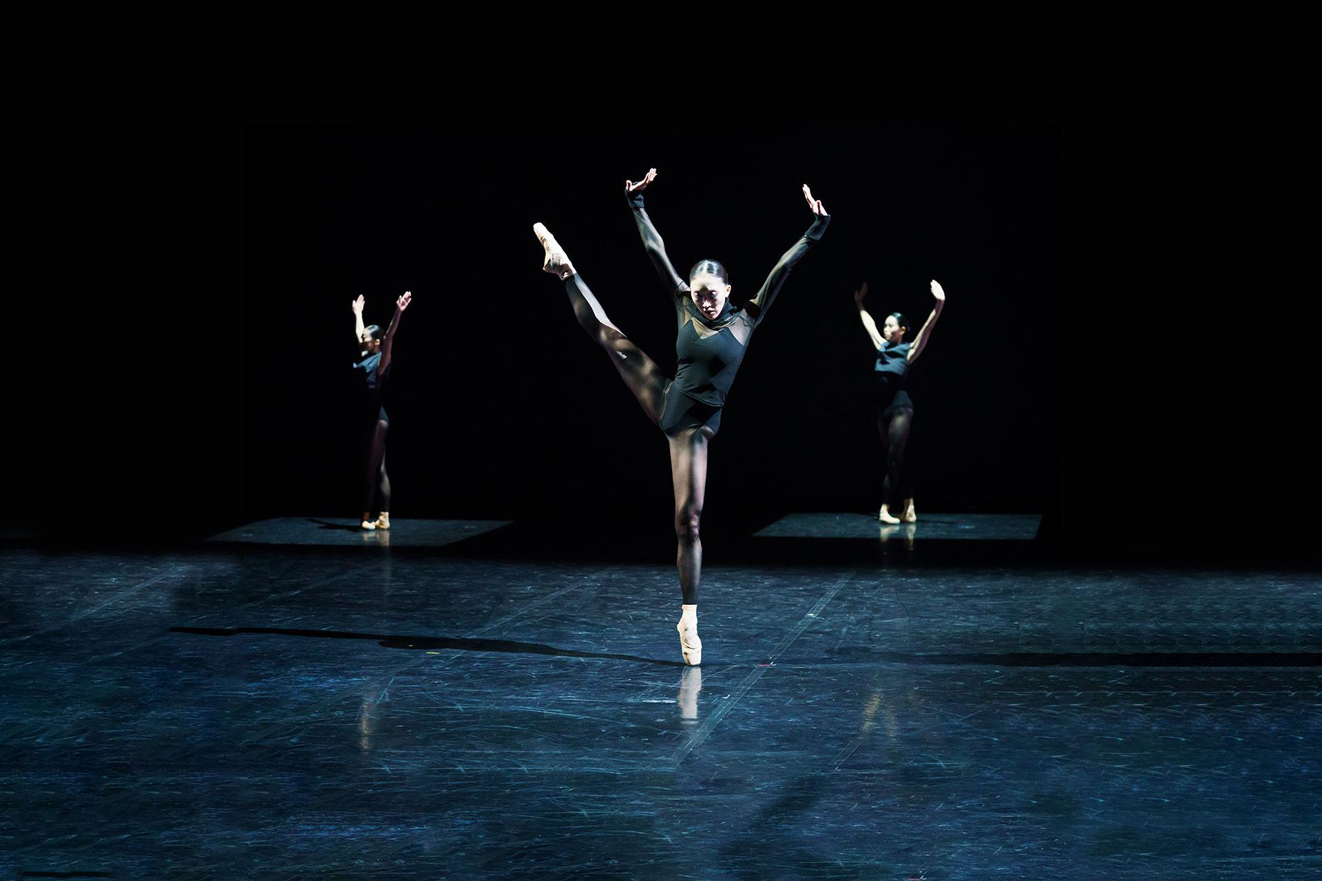 Minju Kang with Ayami Miyata and Kyungka Kwak in States of Mind. Photo Emma Kauldhar