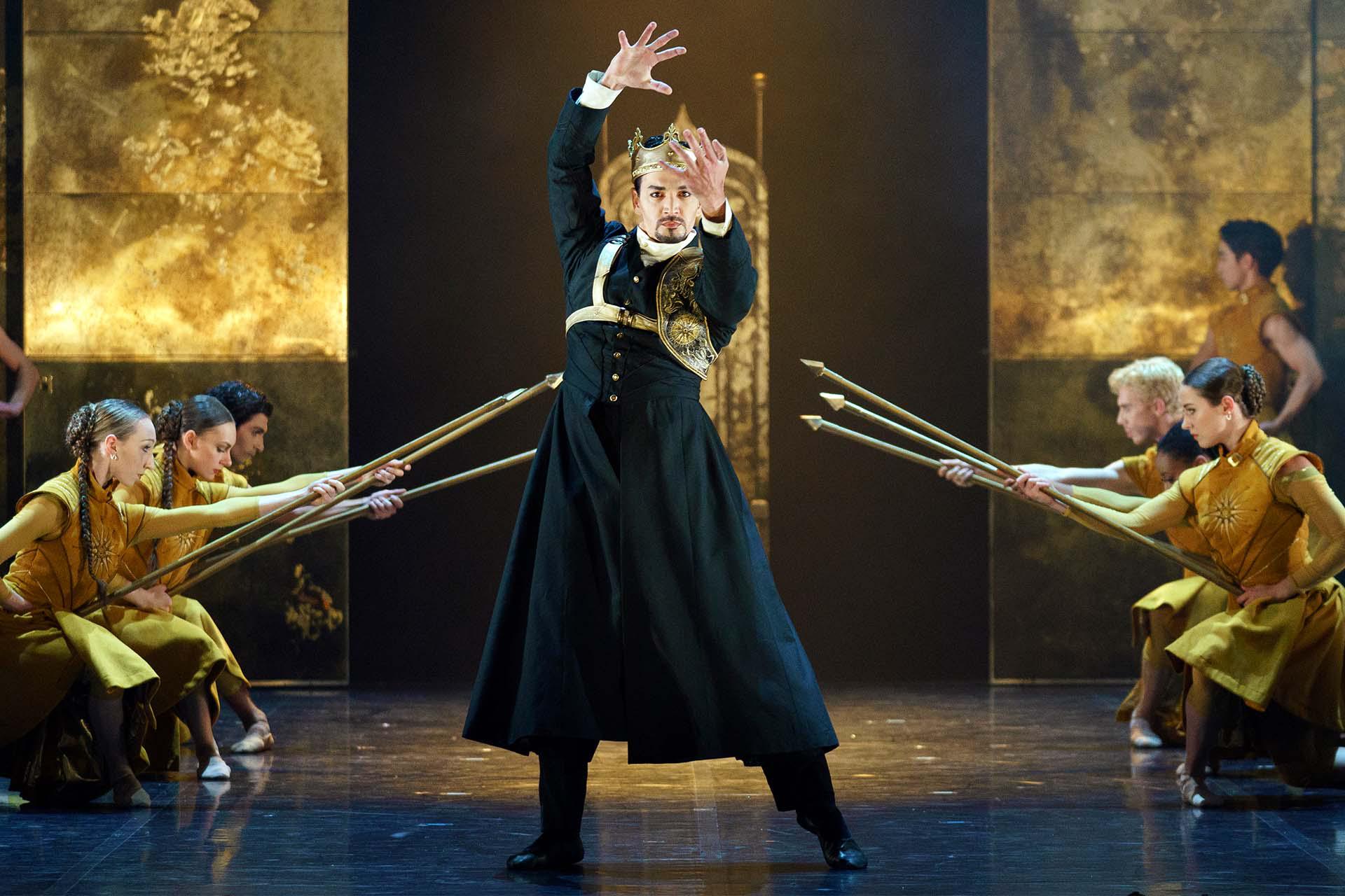 King Vortigern gives instructions to his army