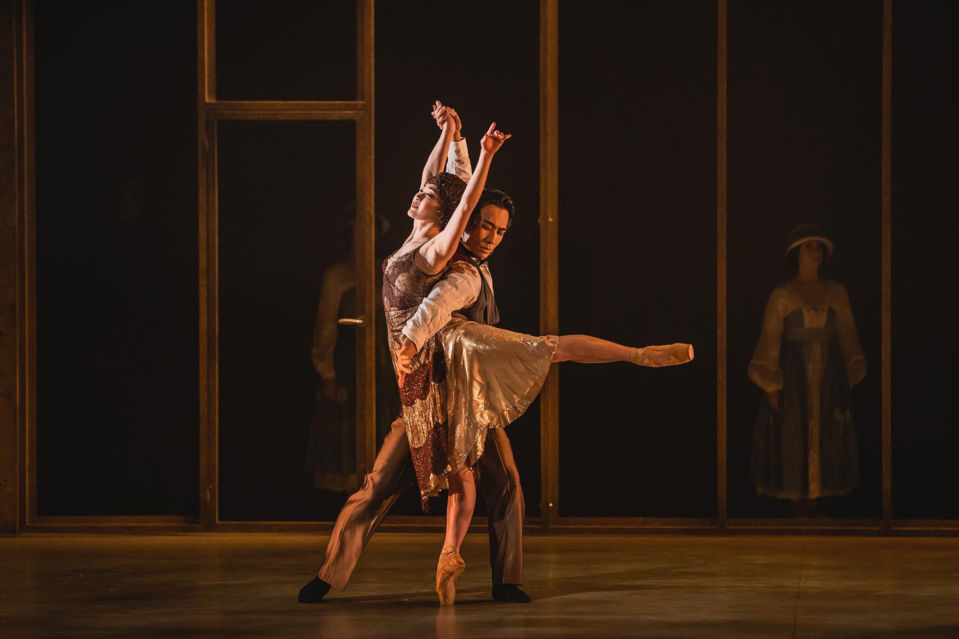 Daisy in arabesque held by Jay