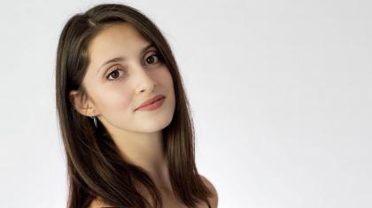 Aurora Mostacci, dancer, headshot